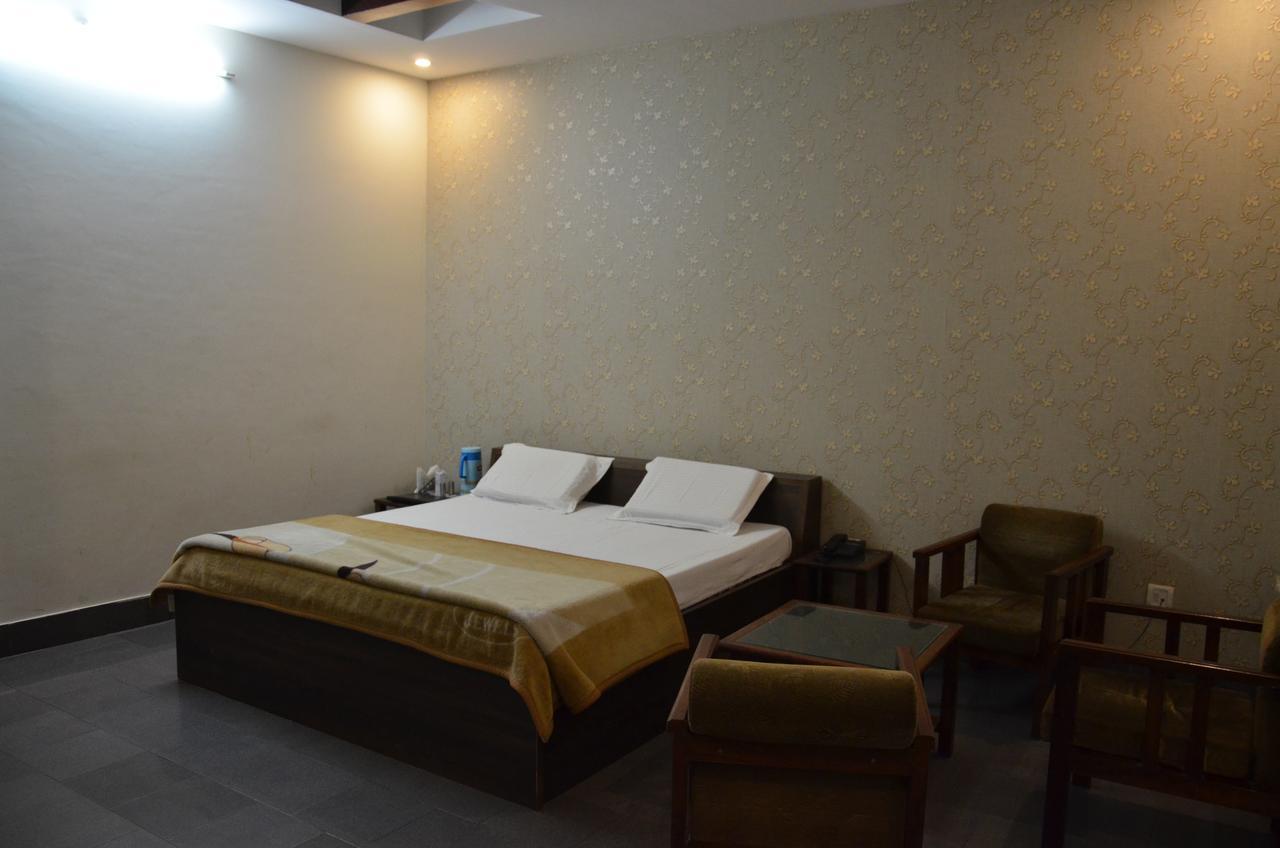 Hotel Aroma Inn Sirsa Kültér fotó